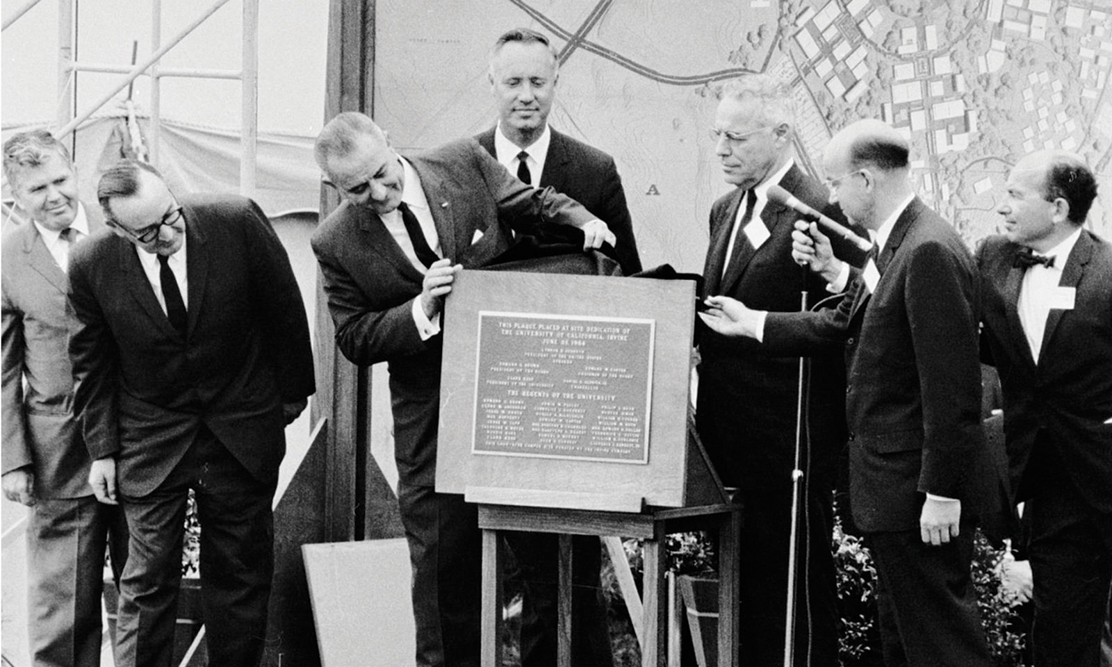 THE PRESIDENT VISITS UC IRVINE Irvine Standard