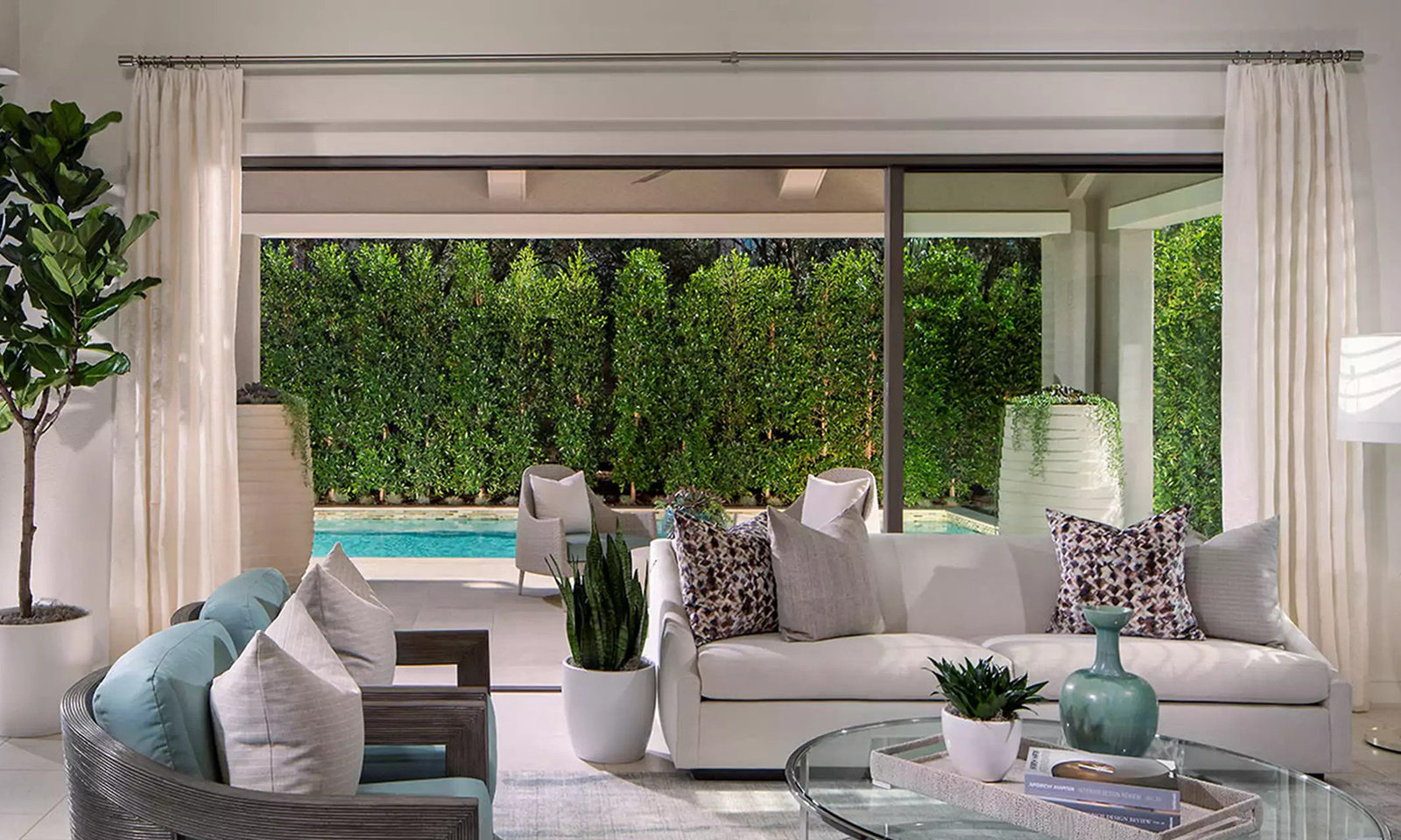 This Modern California House Creates An Indoor / Outdoor Lifestyle